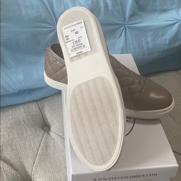 Steve Madden slip on sneaker - Picture 3 of 3